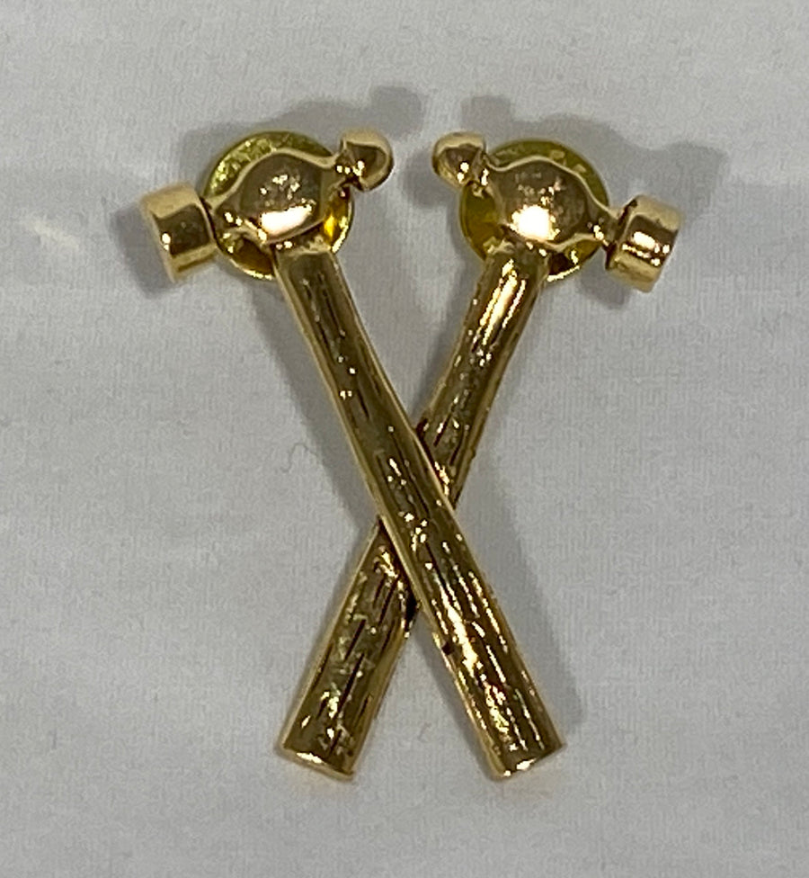 Crossed hammer pins